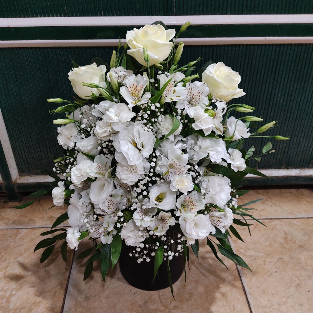 چه گلی برای مراسم ختم مناسب است ؟ چه گلی برای مراسم ختم مناسب است