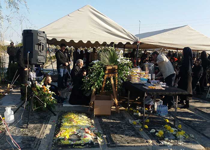 برگزاری مراسم یادبود در فضای باز برگزاری مراسم یادبود در فضای باز
