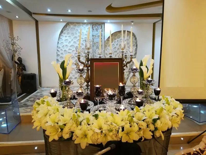 گل آرایی و شمع آرایی مجلس ترحیم+ معرفی گل های مناسب گل آرایی و شمع آرایی مجلس ترحیم