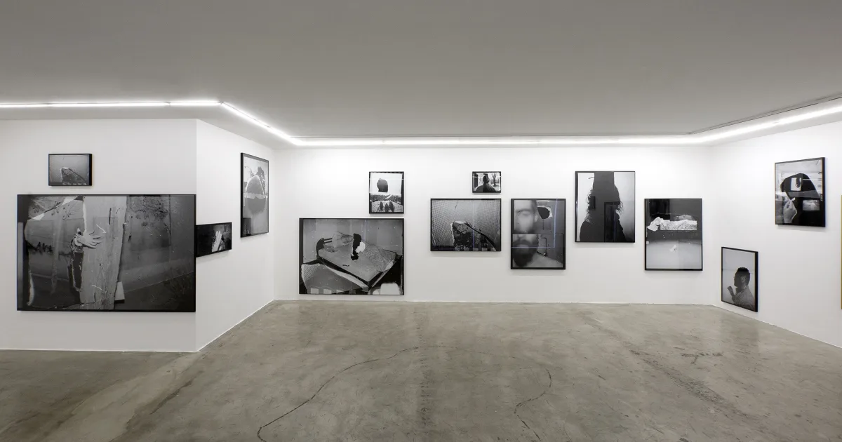 استفاده از عکس ها و ویدئو ها در مراسم ترحیم: چگونه یاد عزیزان را گرامی بداریم؟ استفاده از عکس ها و ویدئوها در مراسم ترحیم