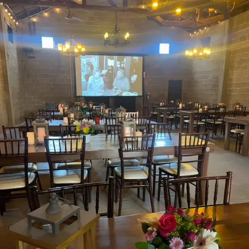 استفاده از عکس ها و ویدئو ها در مراسم ترحیم: چگونه یاد عزیزان را گرامی بداریم؟ استفاده از عکس ها و ویدئو ها در مراسم ترحیم