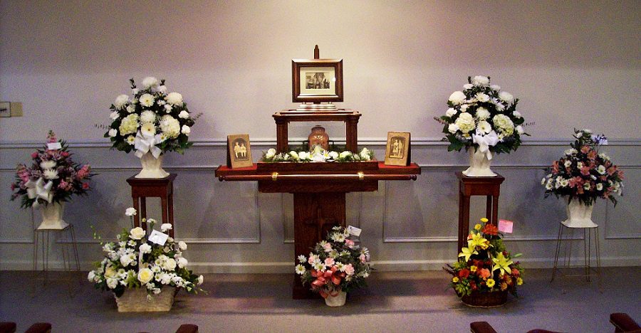 3. تدارک گل‌آرایی و تزیین محل مراسم